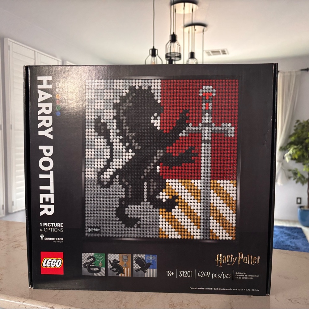 LEGO 31201 HARRY POTTER HOGWARTZ CREST - NIB sealed